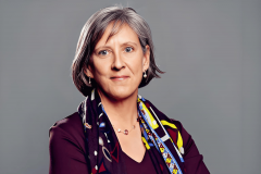 AI“共舞”而非匹敌