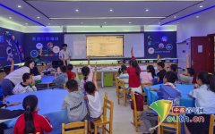 向学生们讲述了人工智能从图灵测试到生成式A