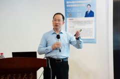 他起首回首了国表里人工智等教育融合的成长布